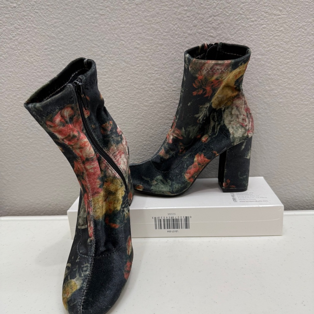 MIA Velveteen Boots Size 6 Floral Velvet Shoes Lux Comfy Block Heel Fall - Picture 5 of 8